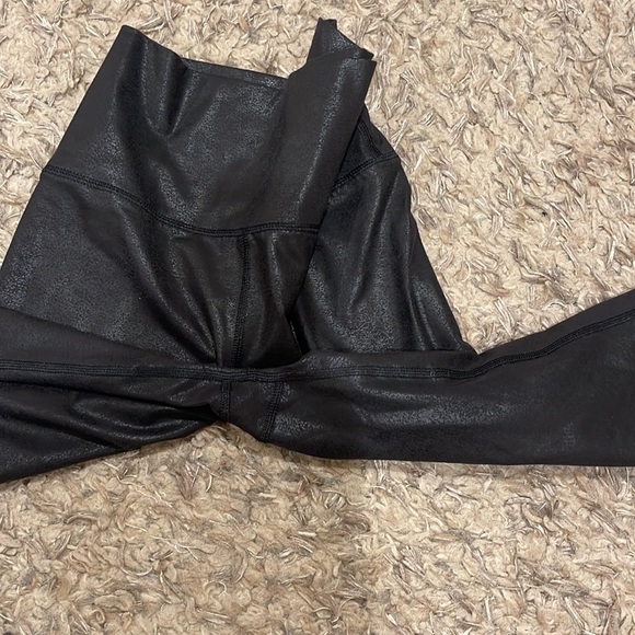 OFFLINE The Hugger High Waisted
Crackle Legging size M - Picture 6 of 6